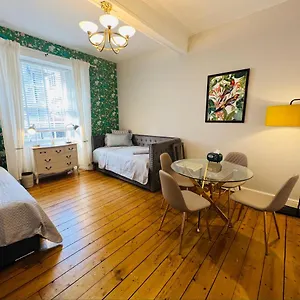 old-town-centre-5-ppl-apartment-5-mins-to-edinburgh-castle.edinburghhotelsuk.org/