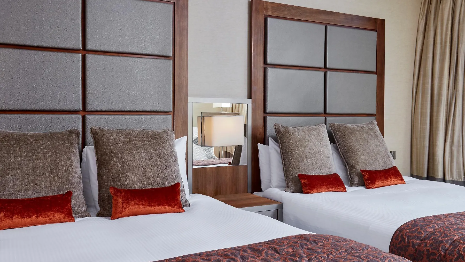 Hotel Leonardo Royal London Tower Bridge 4*,